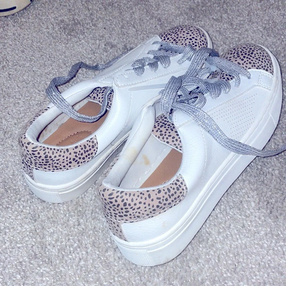 New leopard print Universal thread color-block tennis shoes size 6.5